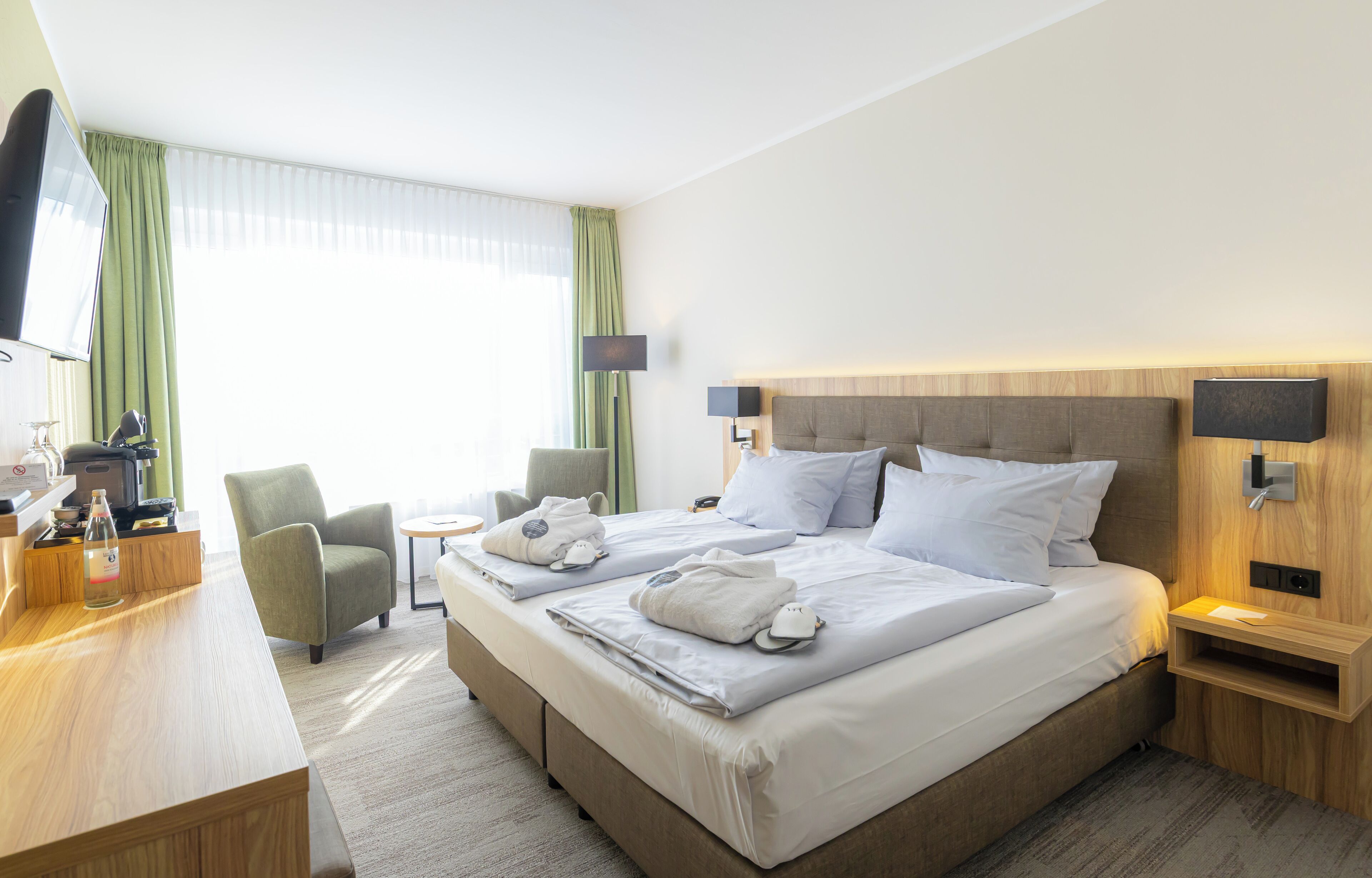 Privilege, Room, 1 Double Bed | Minibar, in-room safe, desk, soundproofing