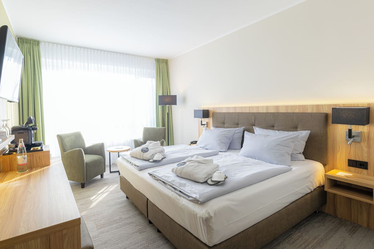 Privilege, Room, 1 Double Bed | Minibar, in-room safe, desk, soundproofing