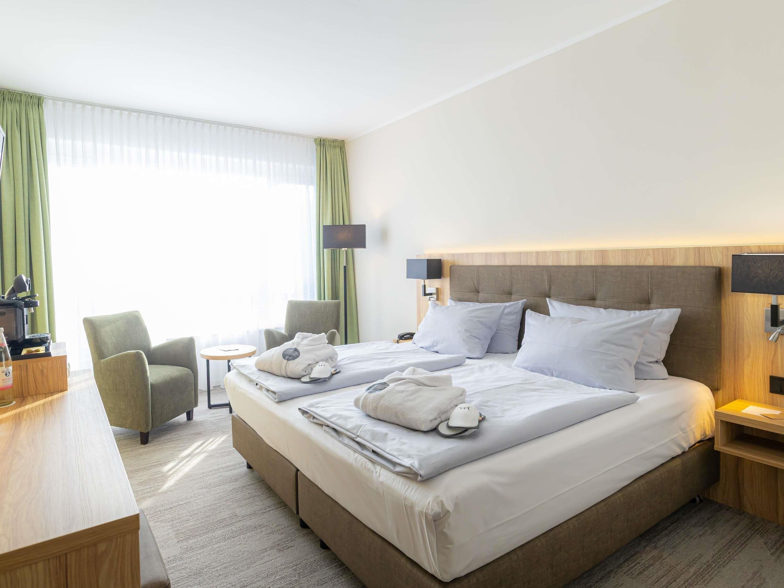 Privilege, Chambre, 1 lit double | Minibar, coffre-fort, bureau, système d’insonorisation