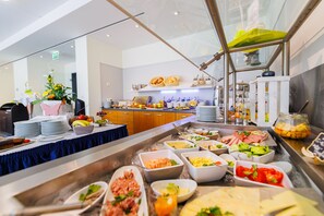 Frokostbuffé hver dag (EUR 20.5 per person)