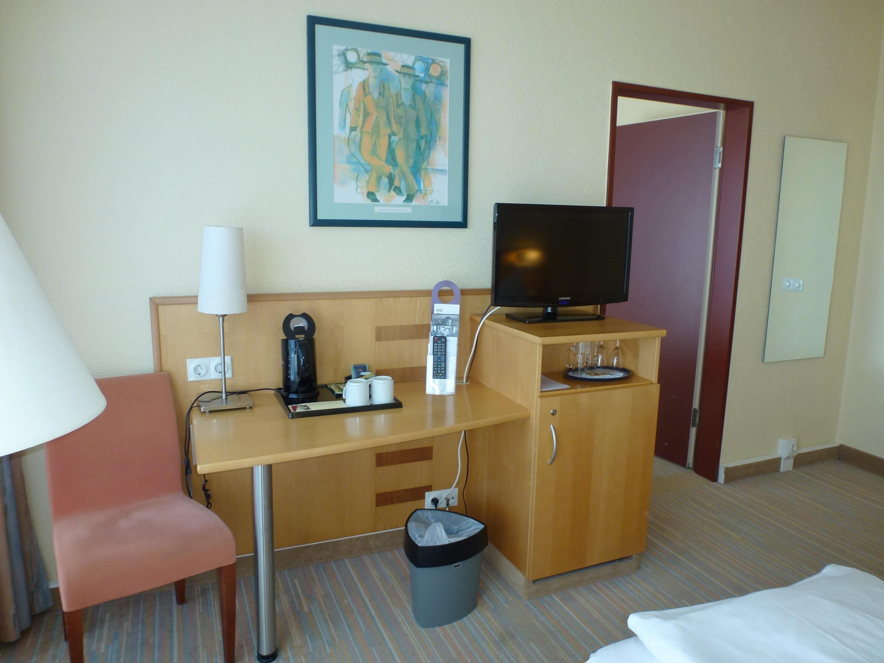 Family Room, 2 Double Beds | Minibar, in-room safe, desk, soundproofing