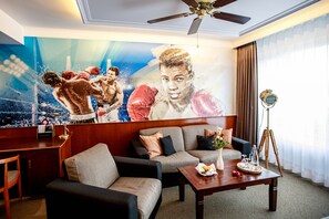 Suite, 1 Double Bed | Living area