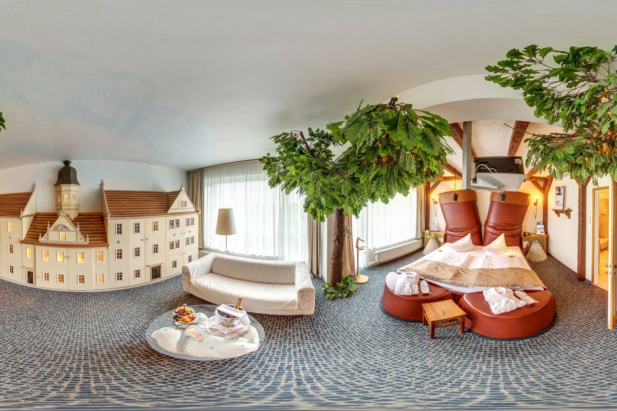 suite, 1 double bed | minibar, in-room safe, desk, soundproofing