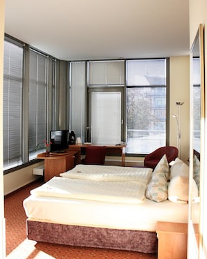 Coffres-forts dans les chambres, bureau, rideaux occultants