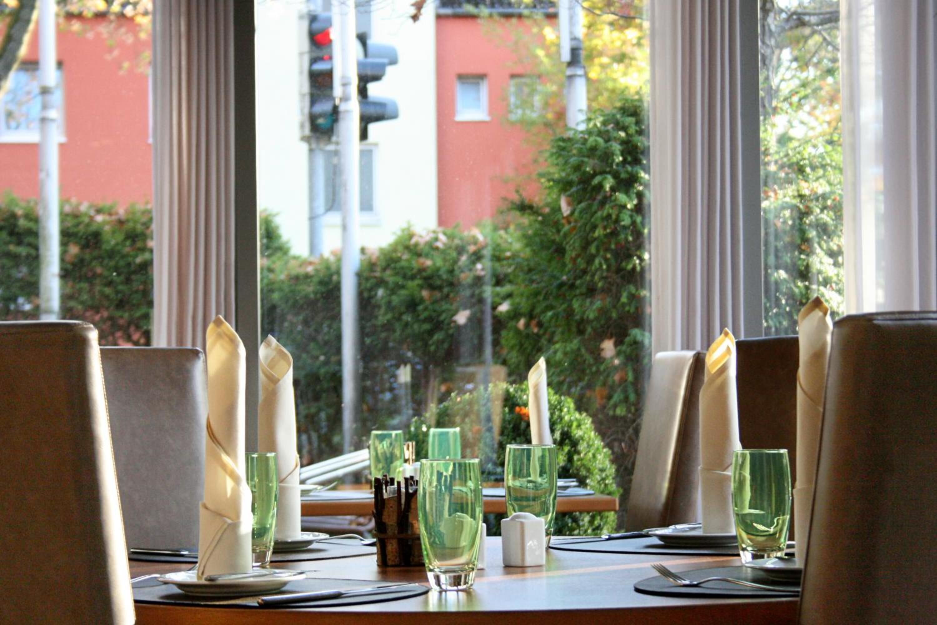 breakfast and dinner served, international cuisine