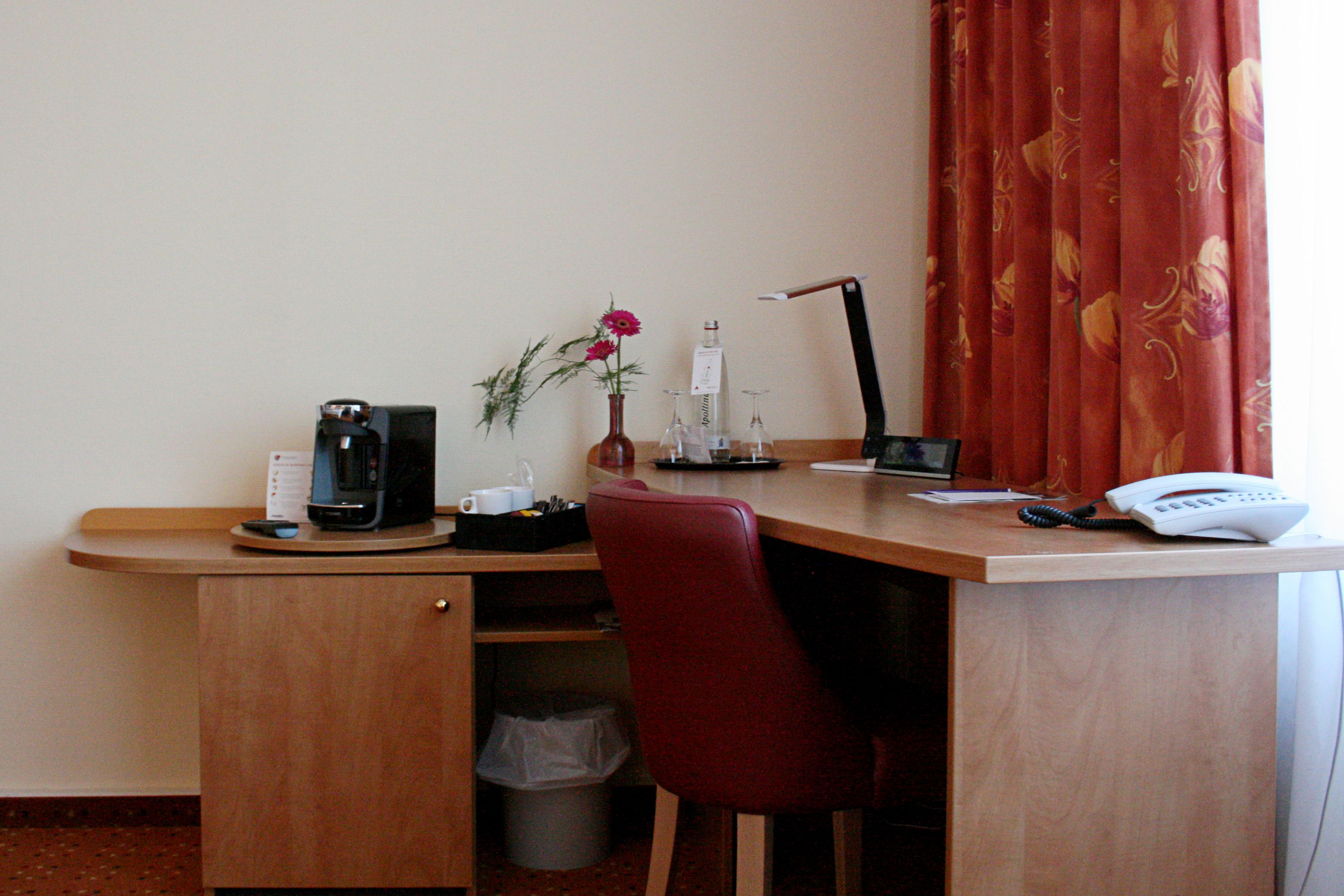 35-inch flat-screen tv with digital channels, tv