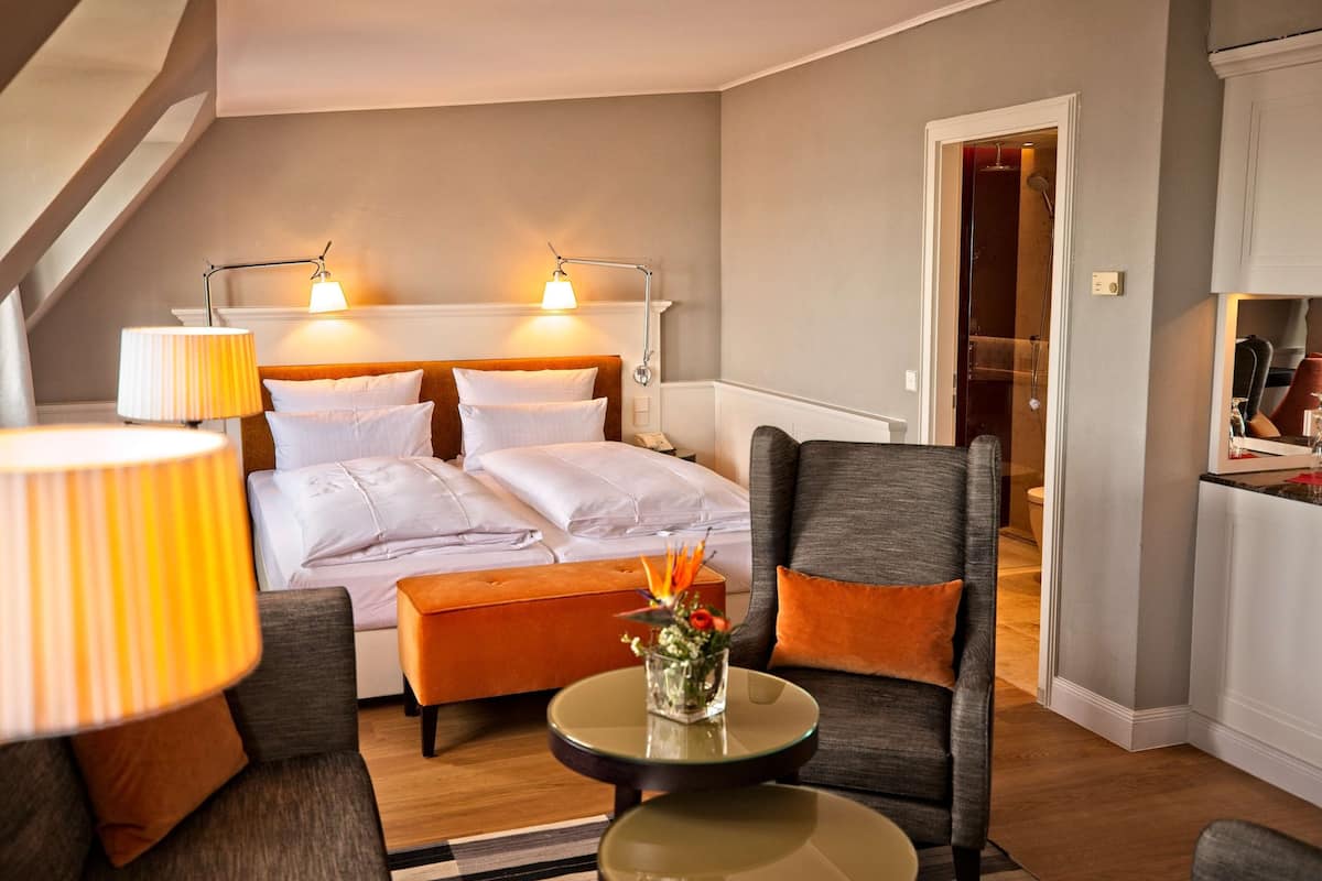 superior double room | in-room safe, desk, free wifi, bed sheets