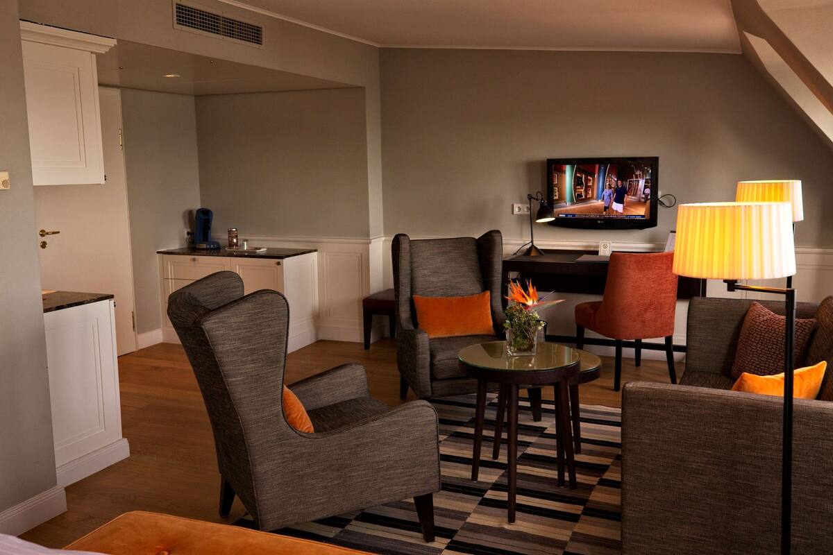 in-room safe, desk, free wifi, bed sheets