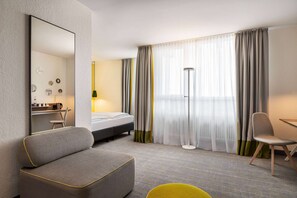 Room, 1 King Bed (Lounge Plus)