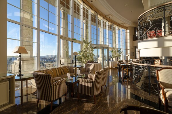 المنشأة من الداخل