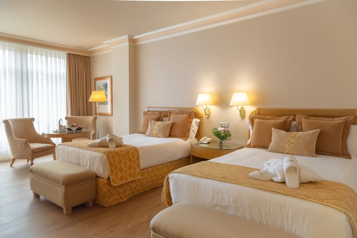 deluxe room | 1 bedroom, minibar, in-room safe, soundproofing