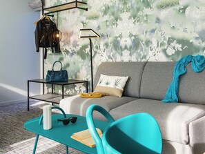 Habitación doble superior, 1 cama doble | Caja fuerte, escritorio, cortinas opacas y tabla de planchar con plancha