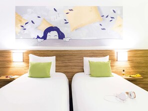 Standaard kamer, 2 eenpersoonsbedden | 1 slaapkamer, een kluis op de kamer, een bureau