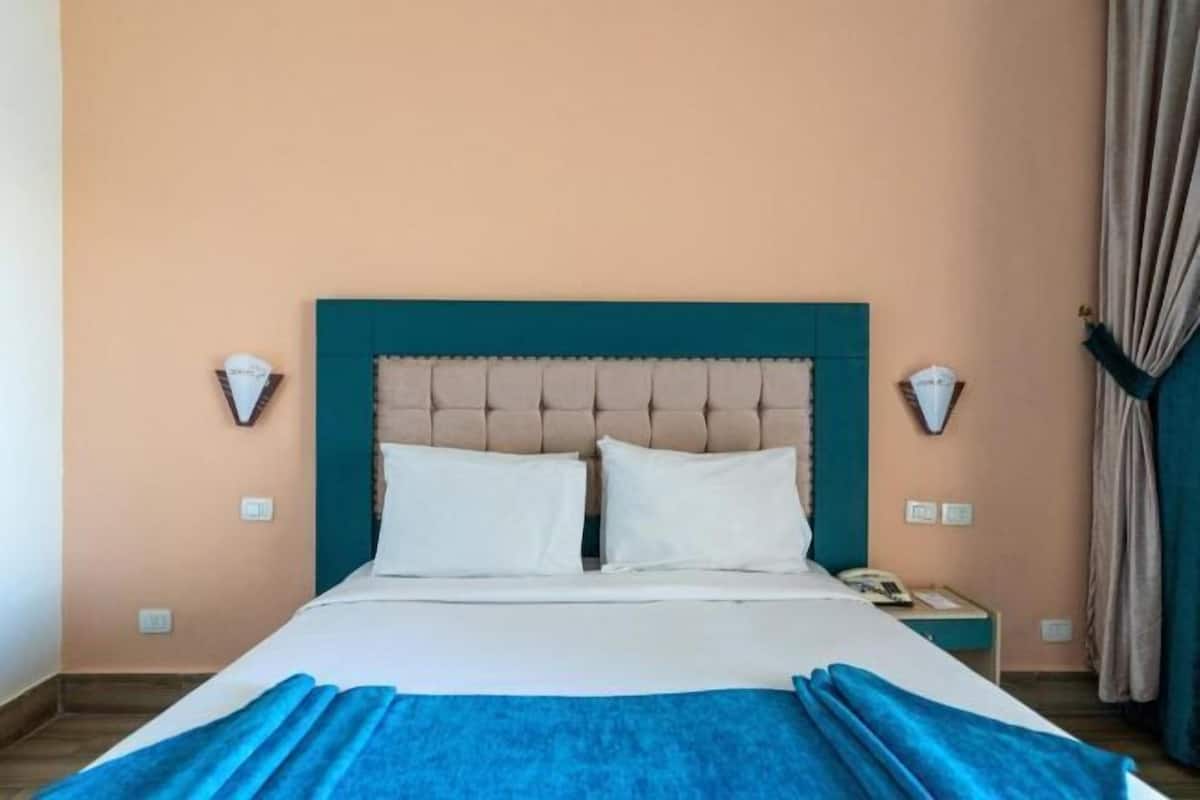 Allergikerbettwaren, Minibar, Zimmersafe, individuell dekoriert