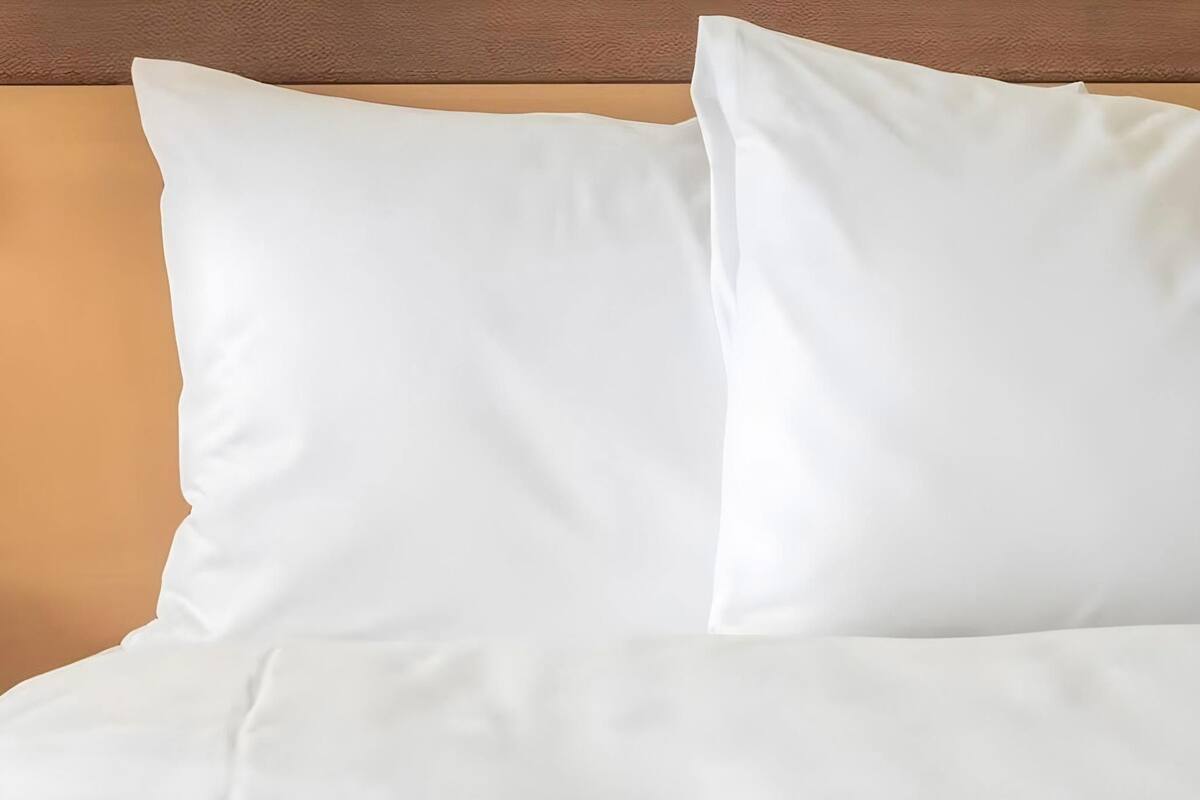 Hypo-allergenic bedding, minibar, in-room safe, blackout curtains