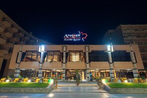 Front of property - Aracan Eatabe Luxor Hotel (Luxor)