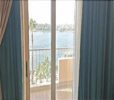 Superior Room, River View | Hypo-allergenic bedding, minibar, in-room safe, individually decorated