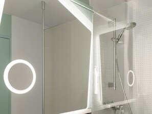 Desk, iron/ironing board, free WiFi, bed sheets - Hotel ibis Longwy Mexy (Mexy)