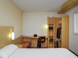 Double Room, 1 Double Bed | Desk, iron/ironing board, free WiFi, bed sheets - Hotel ibis Longwy Mexy (Mexy)