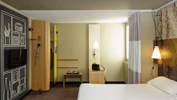 Desk, iron/ironing board, free WiFi, bed sheets