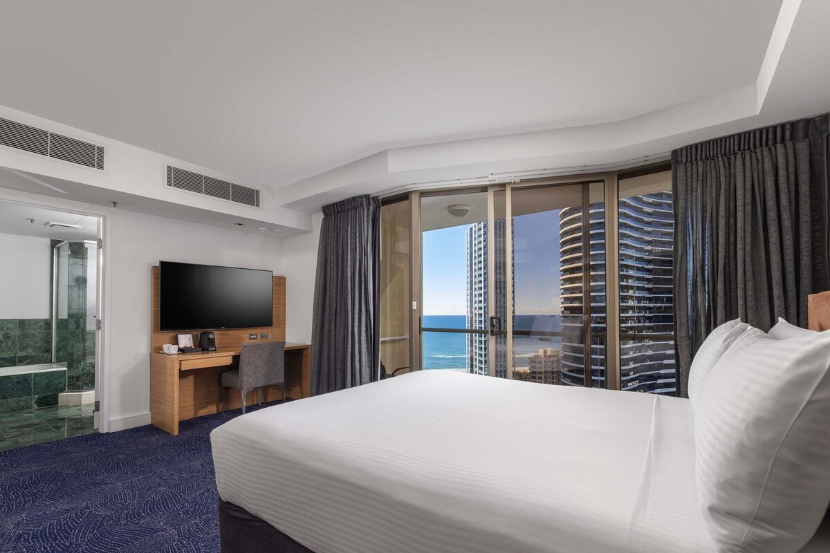 Premium bedding, minibar, in-room safe, desk