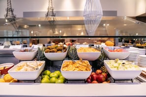 Daily full breakfast (AUD 49 per person)