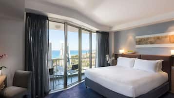 Suite, 1 kingsize bed, uitzicht op oceaan (Opera. Spa) | Luxe beddengoed, een minibar, een kluis op de kamer, een bureau