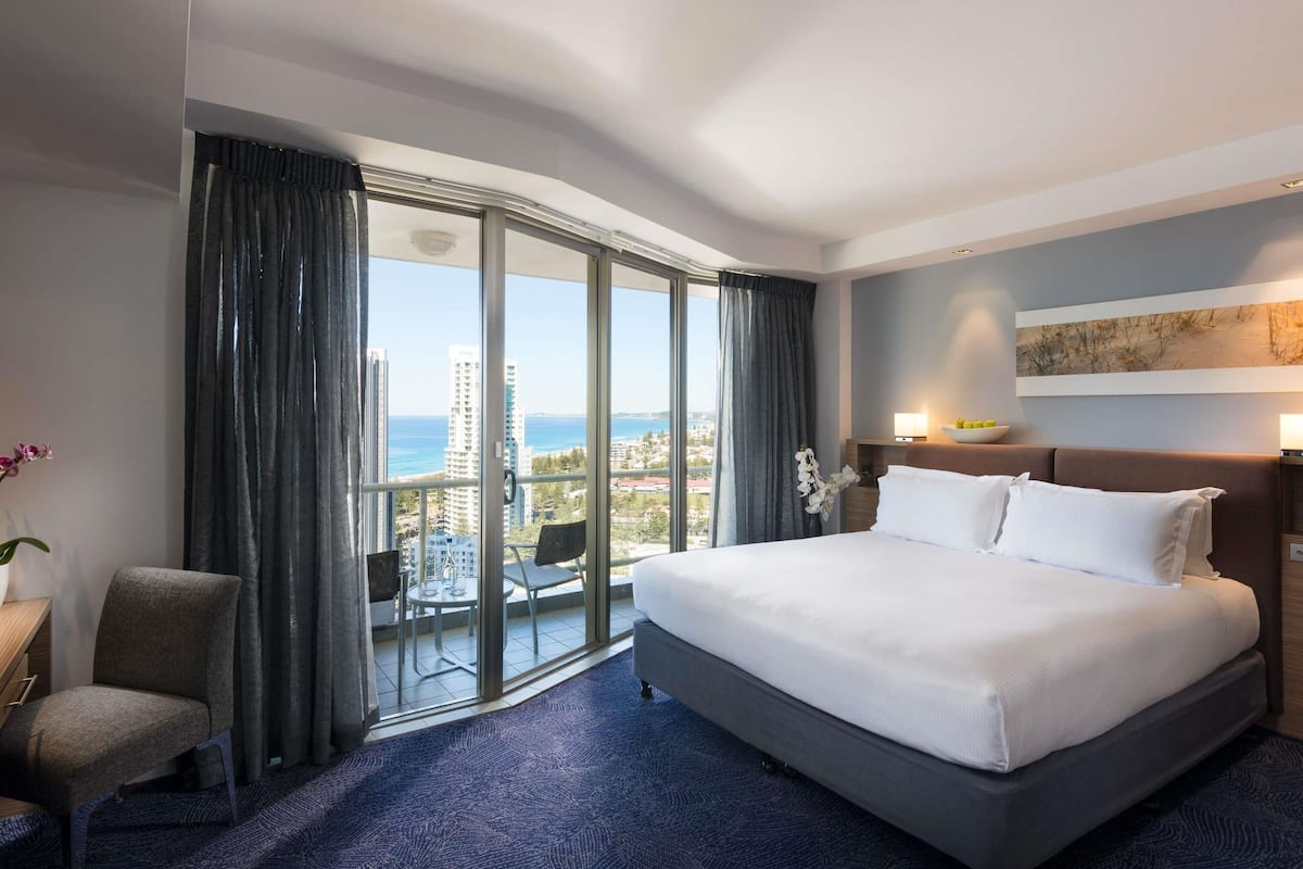 Suite, 1 King-Bett, Meerblick (Opera. Spa) | Hochwertige Bettwaren, Minibar, Zimmersafe, Schreibtisch