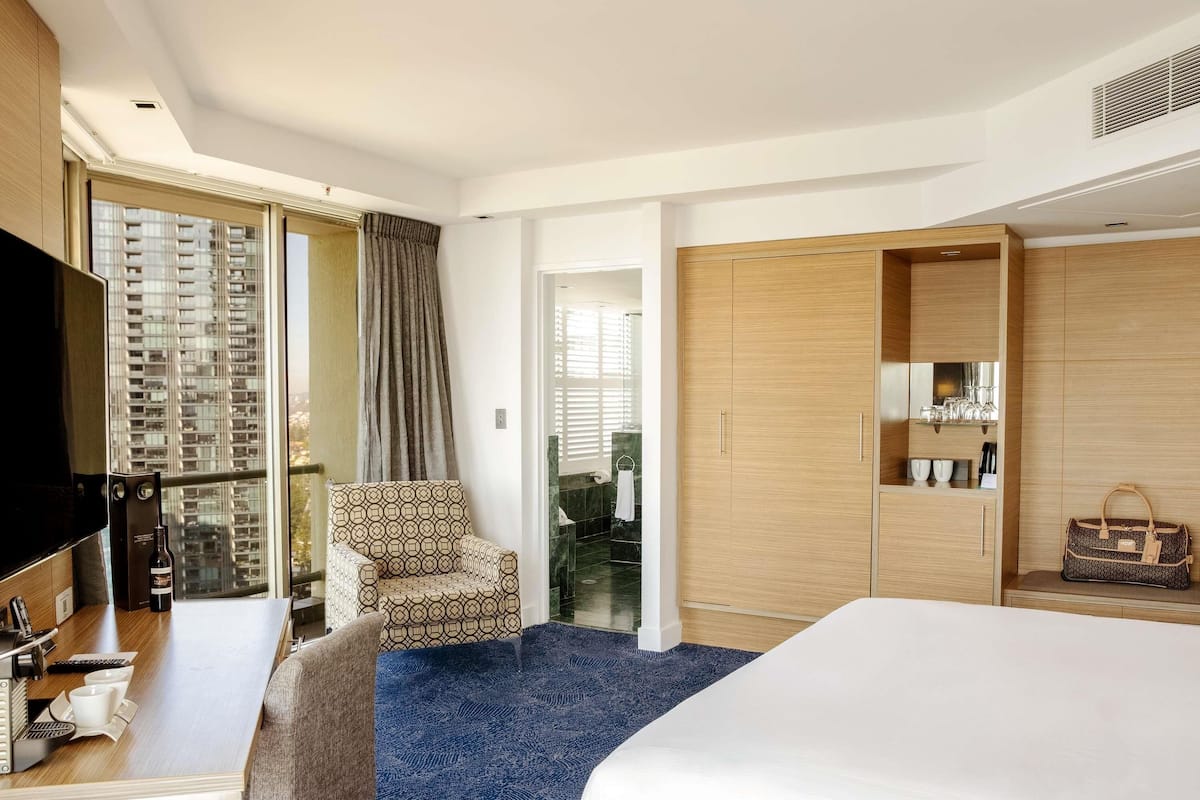 Premium bedding, minibar, in-room safe, desk