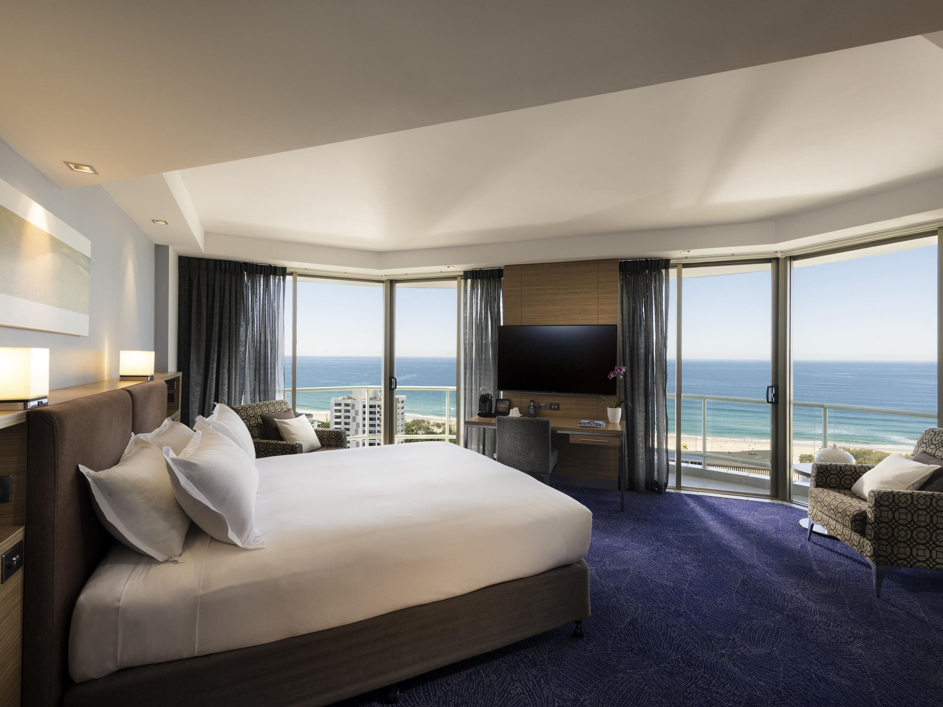 Signature Room, 1 King Bed, Ocean View, Spa | Premium bedding, minibar, in-room safe, desk
