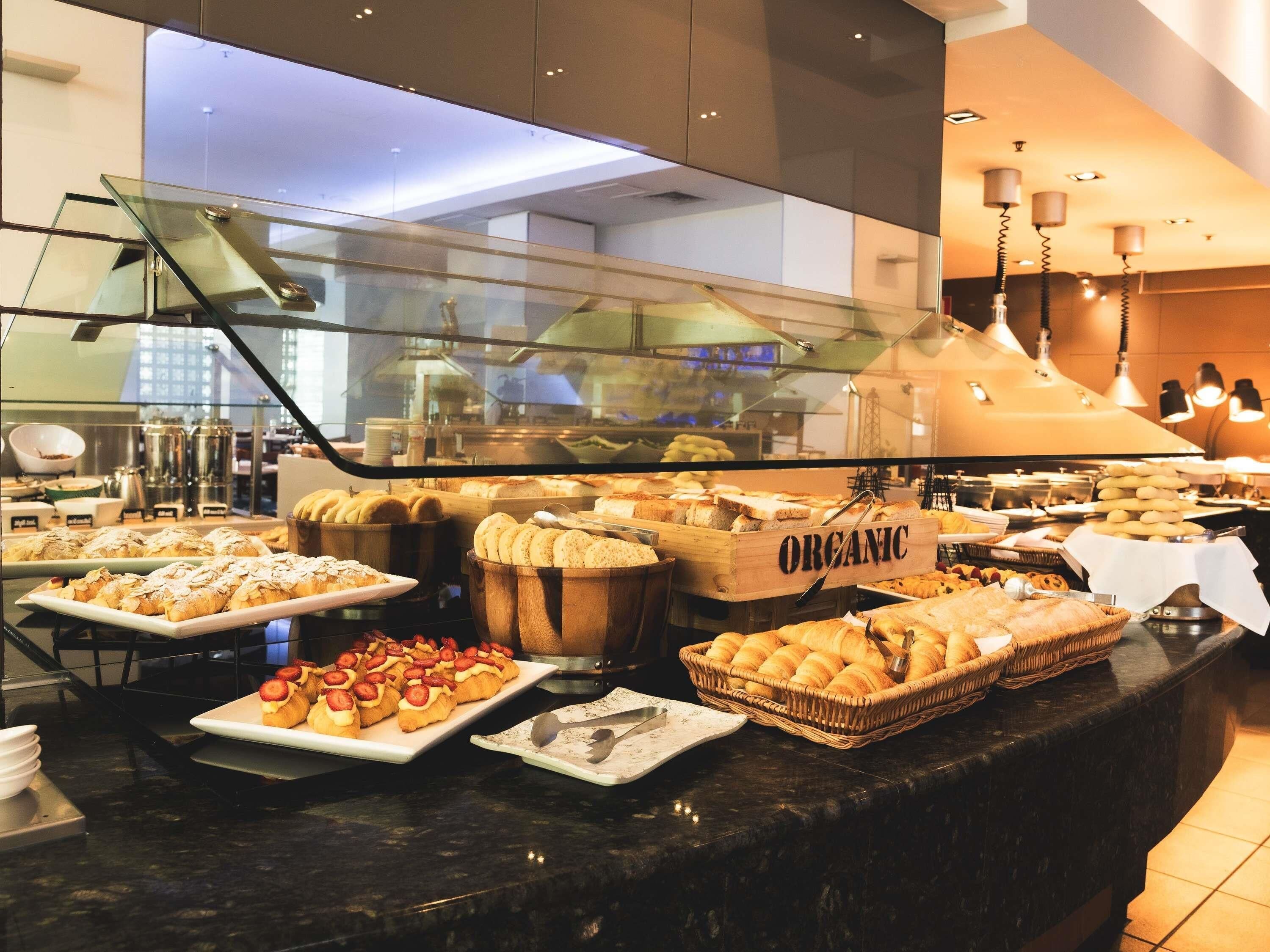 Daily full breakfast (AUD 49 per person)