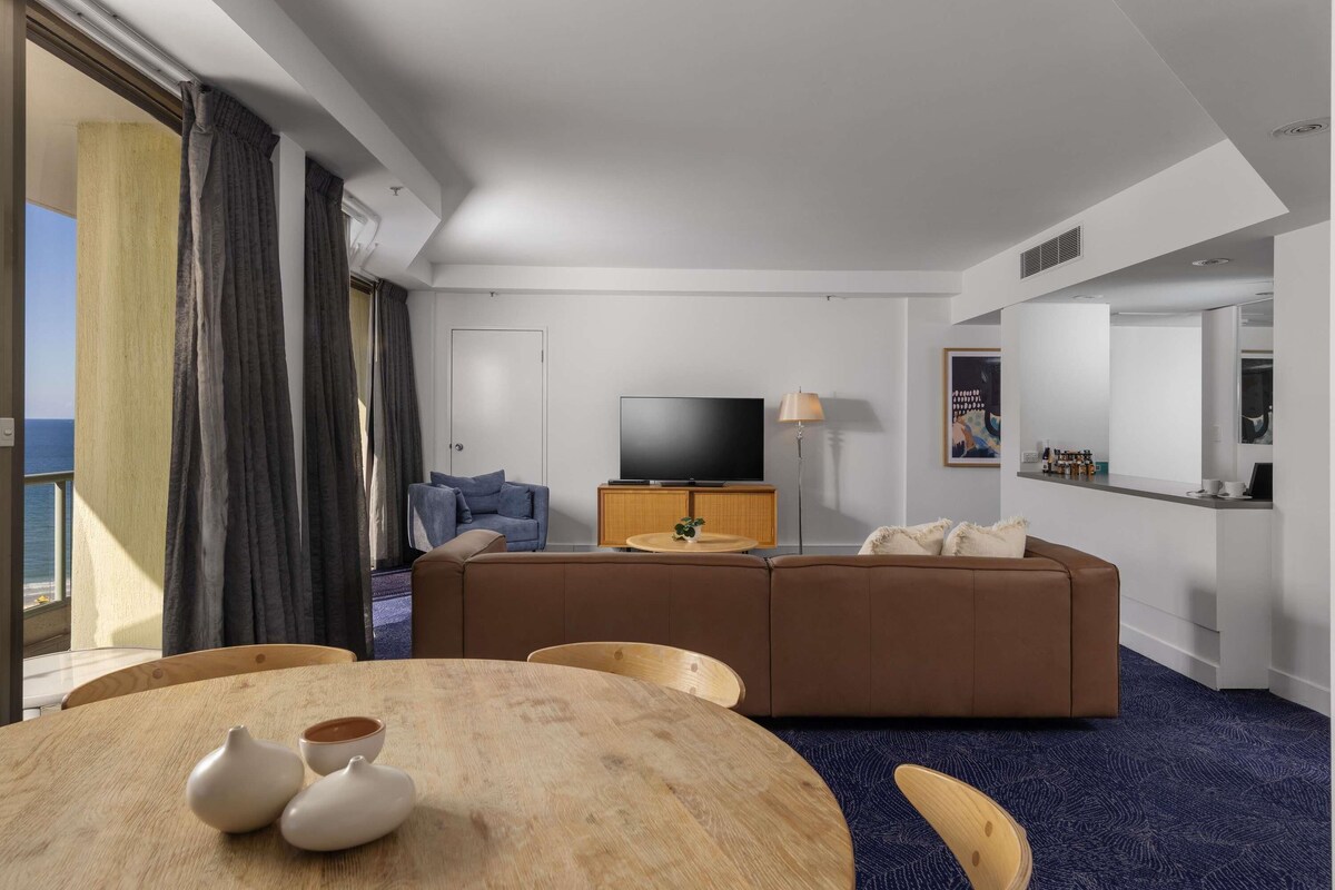 Prestige Suite, 1 King Bed, Ocean View, Spa | Premium bedding, minibar, in-room safe, desk