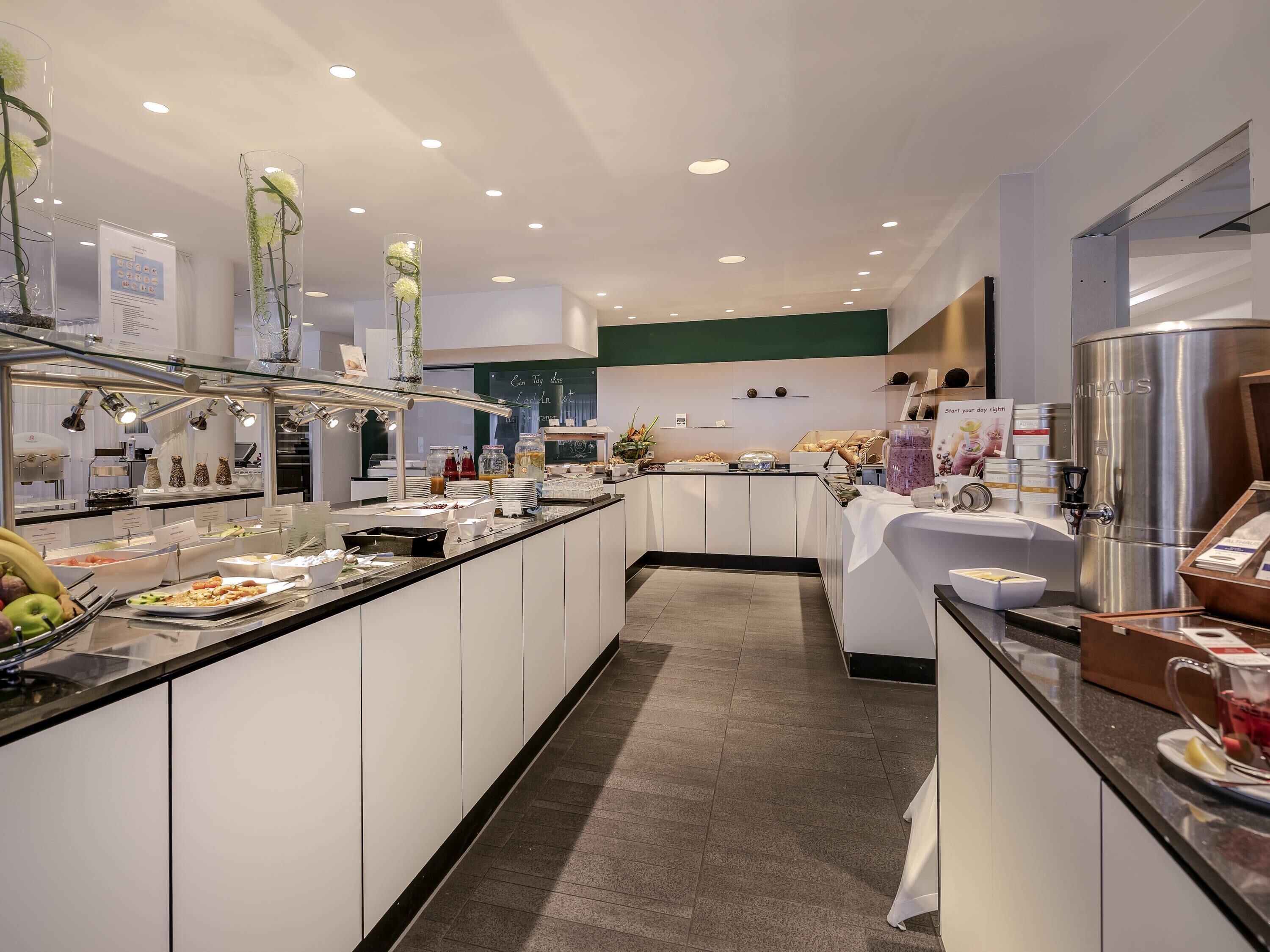 Päivittäinen buffetaamiainen (24 EUR per henkilö)