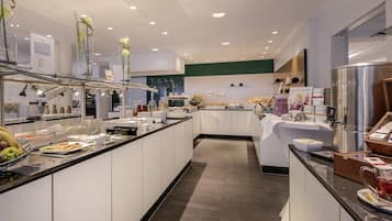 Petit déjeuner buffet (24 EUR par personne)