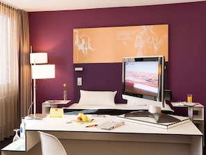 Hypo-allergenic bedding, in-room safe, desk, blackout curtains