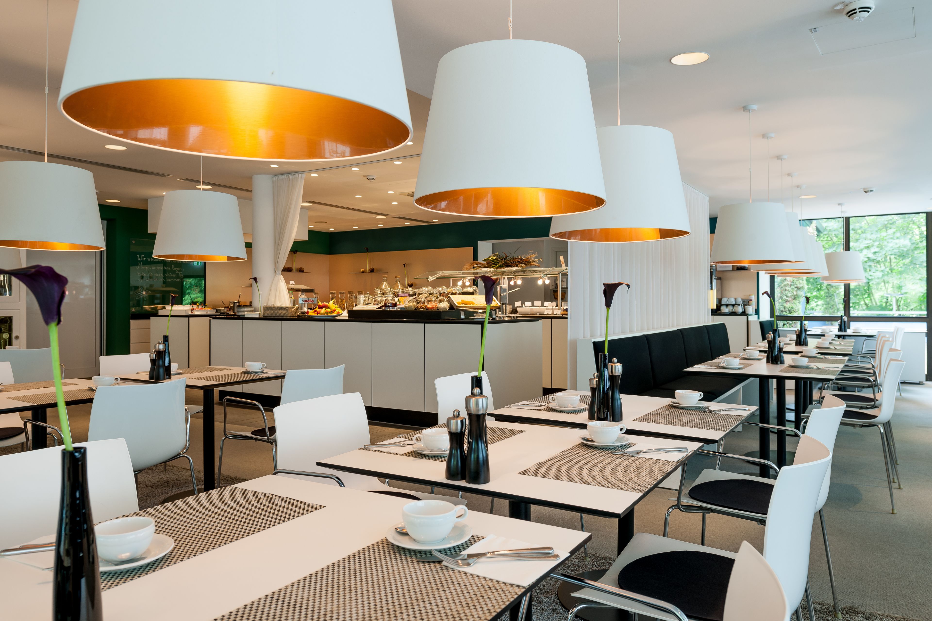 breakfast, lunch served; international cuisine, al fresco dining