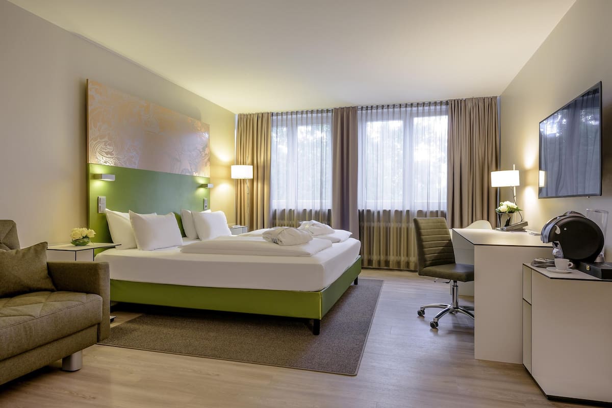 privilege, double room, 1 double bed with sofa bed | hypo-allergenic bedding, in-room safe, desk, blackout curtains