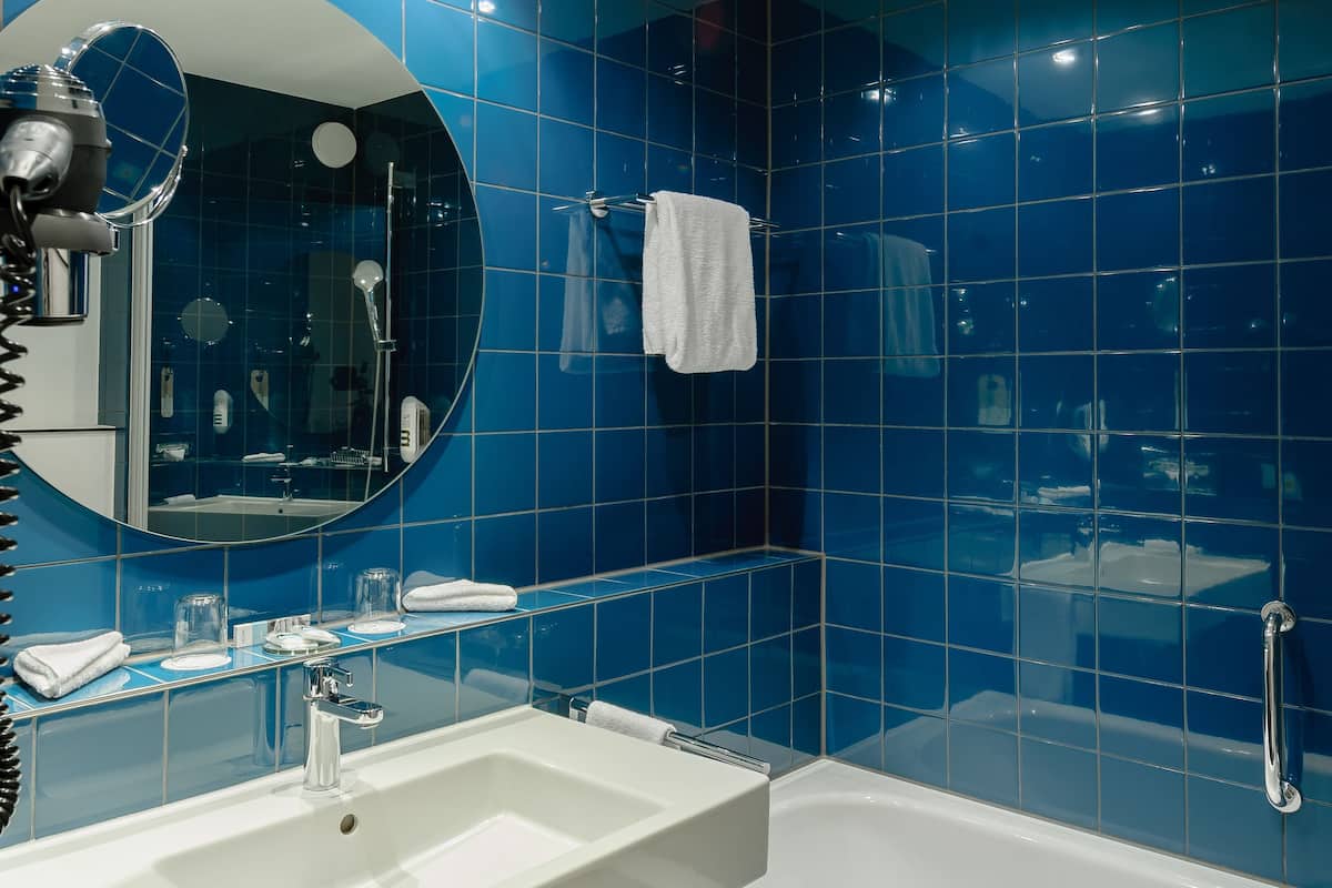 eco-friendly toiletries, hair dryer, towels