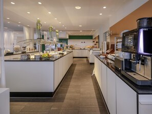 Petit déjeuner buffet servi tous les jours en supplément