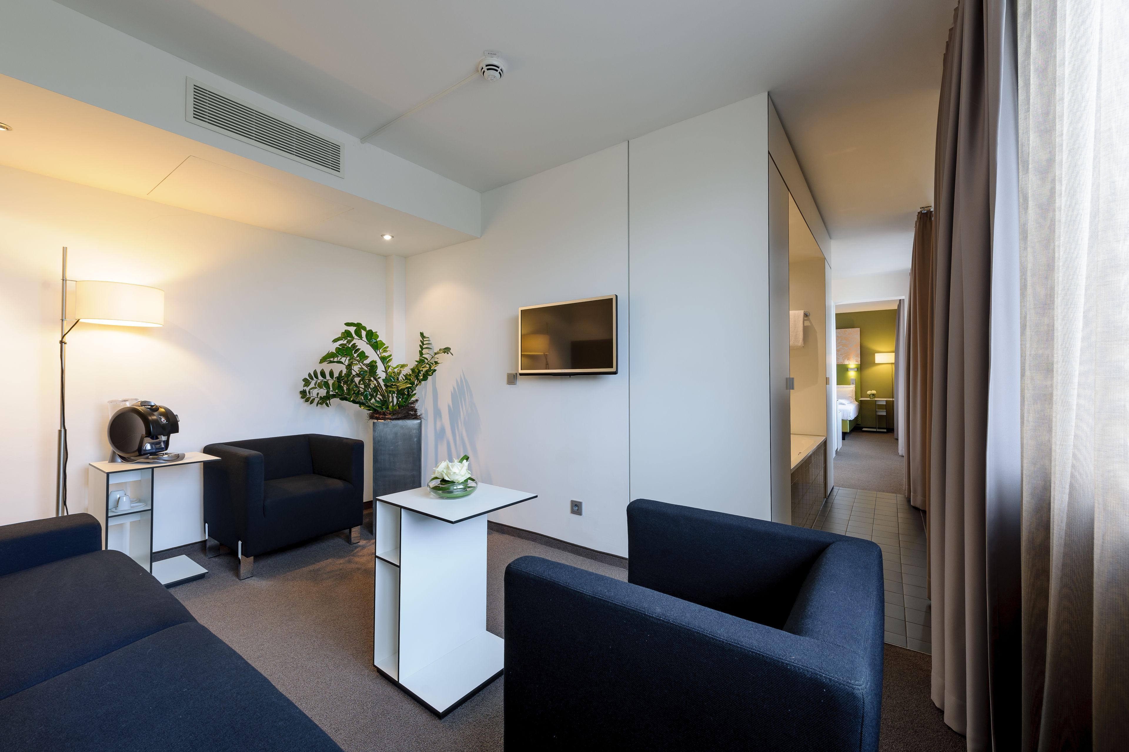 hypo-allergenic bedding, in-room safe, desk, blackout curtains