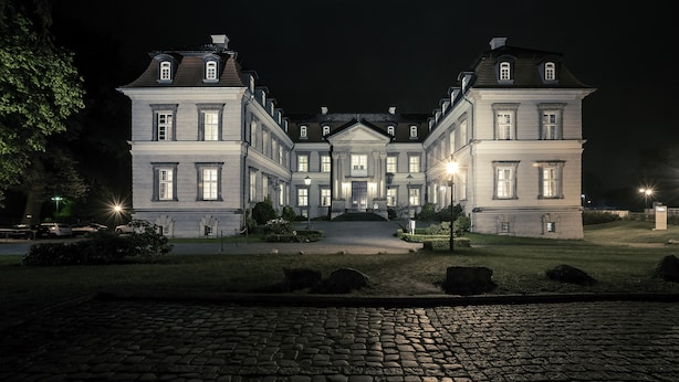 Front of property - evening/night - Sunday Hotel Schloss Neustadt Glewe (Neustadt-Glewe)