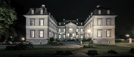 Façade de l’hébergement – soirée/nuit