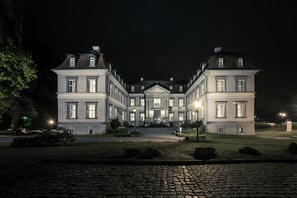 Front of property - evening/night - Sunday Hotel Schloss Neustadt Glewe (Neustadt-Glewe)