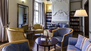 Lobby sitting area - Sunday Hotel Schloss Neustadt Glewe (Neustadt-Glewe)
