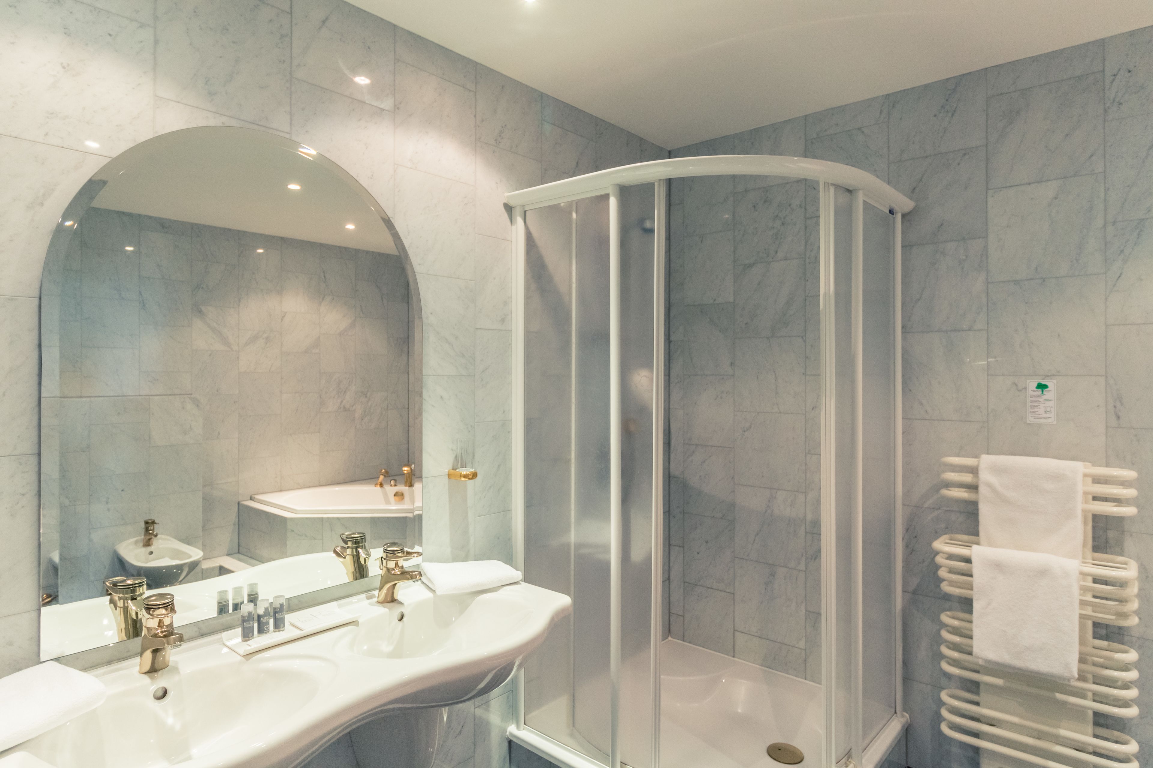 royal suite | bathroom | free toiletries, hair dryer, towels, soap