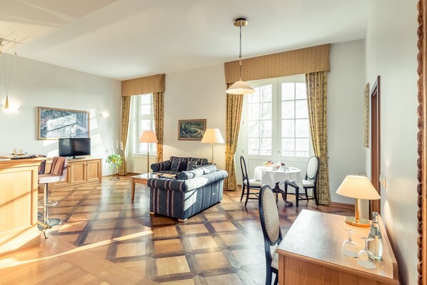 Suite royale | Literie hypoallergénique, bureau, rideaux d’obscurcissement