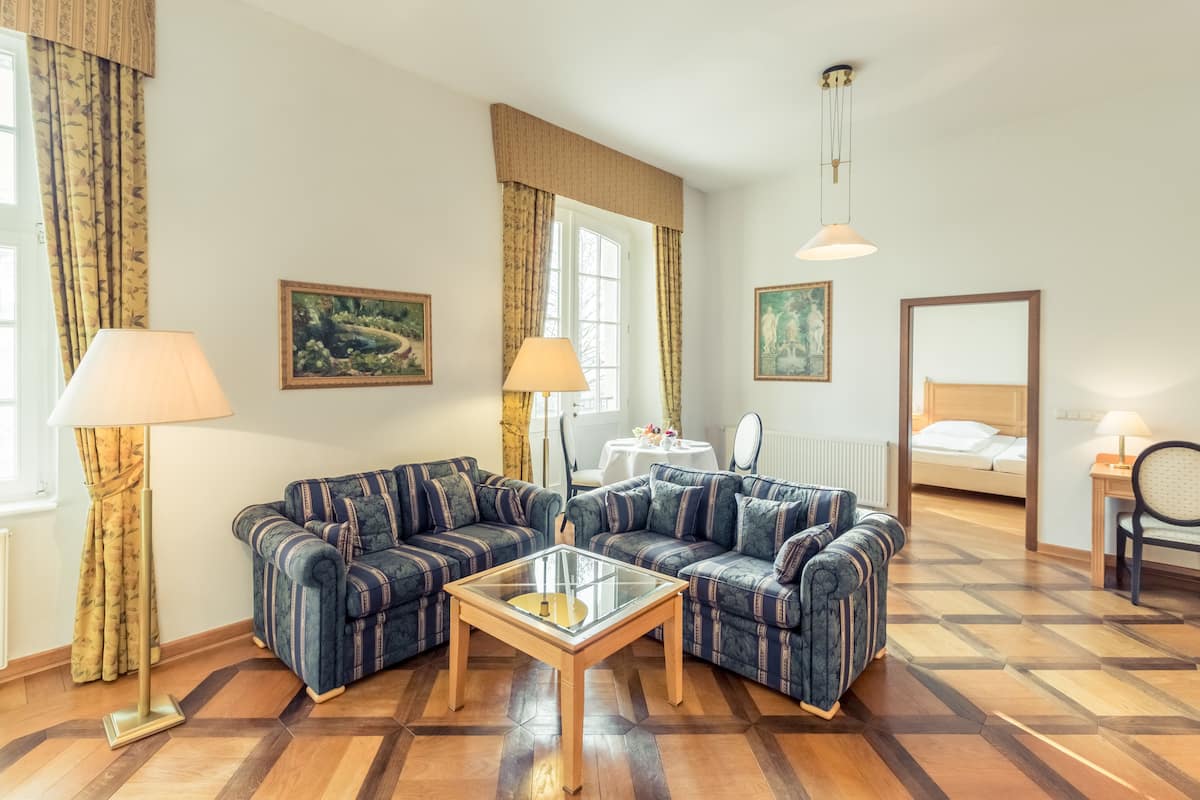 Royal Suite | 1 bedroom, hypo-allergenic bedding, desk, blackout drapes
