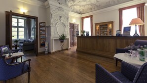 Reception - Sunday Hotel Schloss Neustadt Glewe (Neustadt-Glewe)
