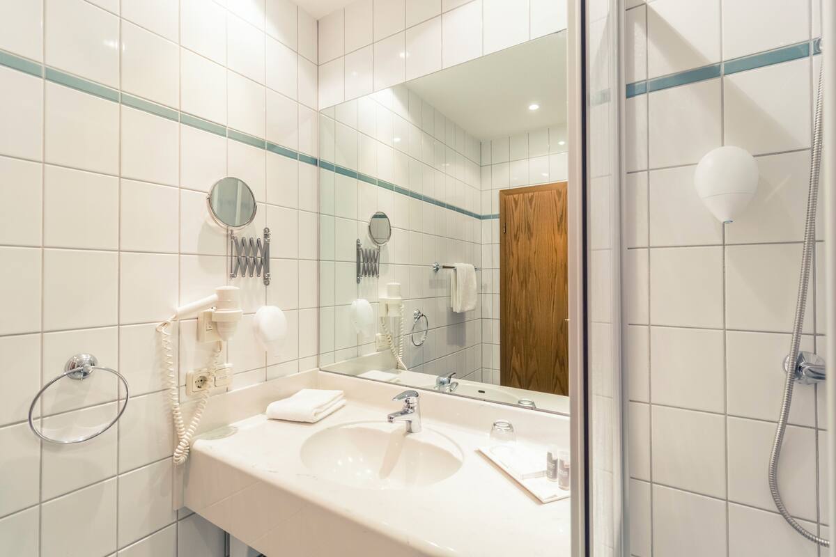 superior single room, 1 single bed | bathroom | free toiletries, hair dryer, towels, soap