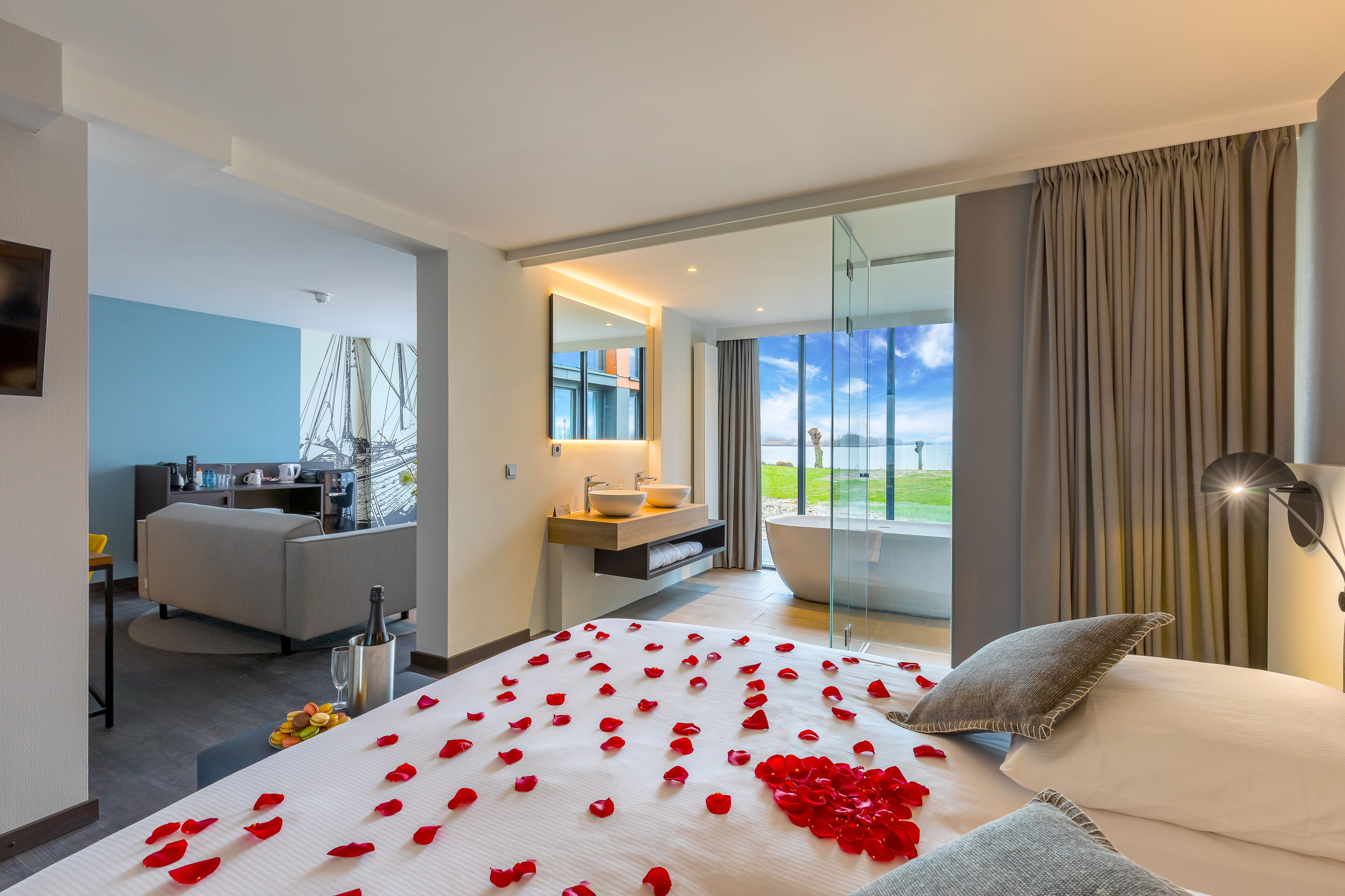 luxury suite, lake view | 1 bedroom, in-room safe, desk, laptop workspace